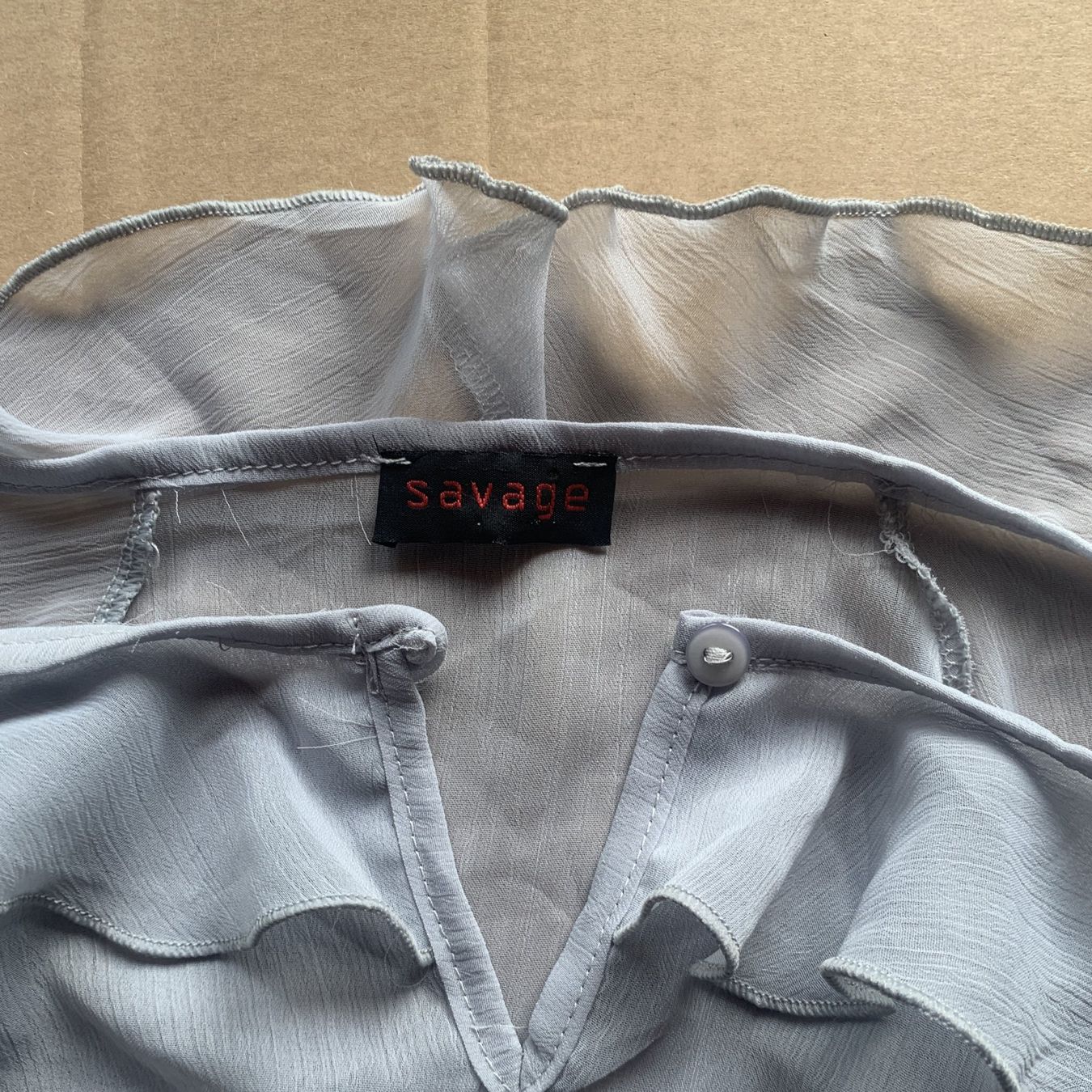 Tops: Graue, romantische, transparente Bluse mit Rüschen, Größe S/ – Gebraucht aus Chalais von Decoarts.art 3