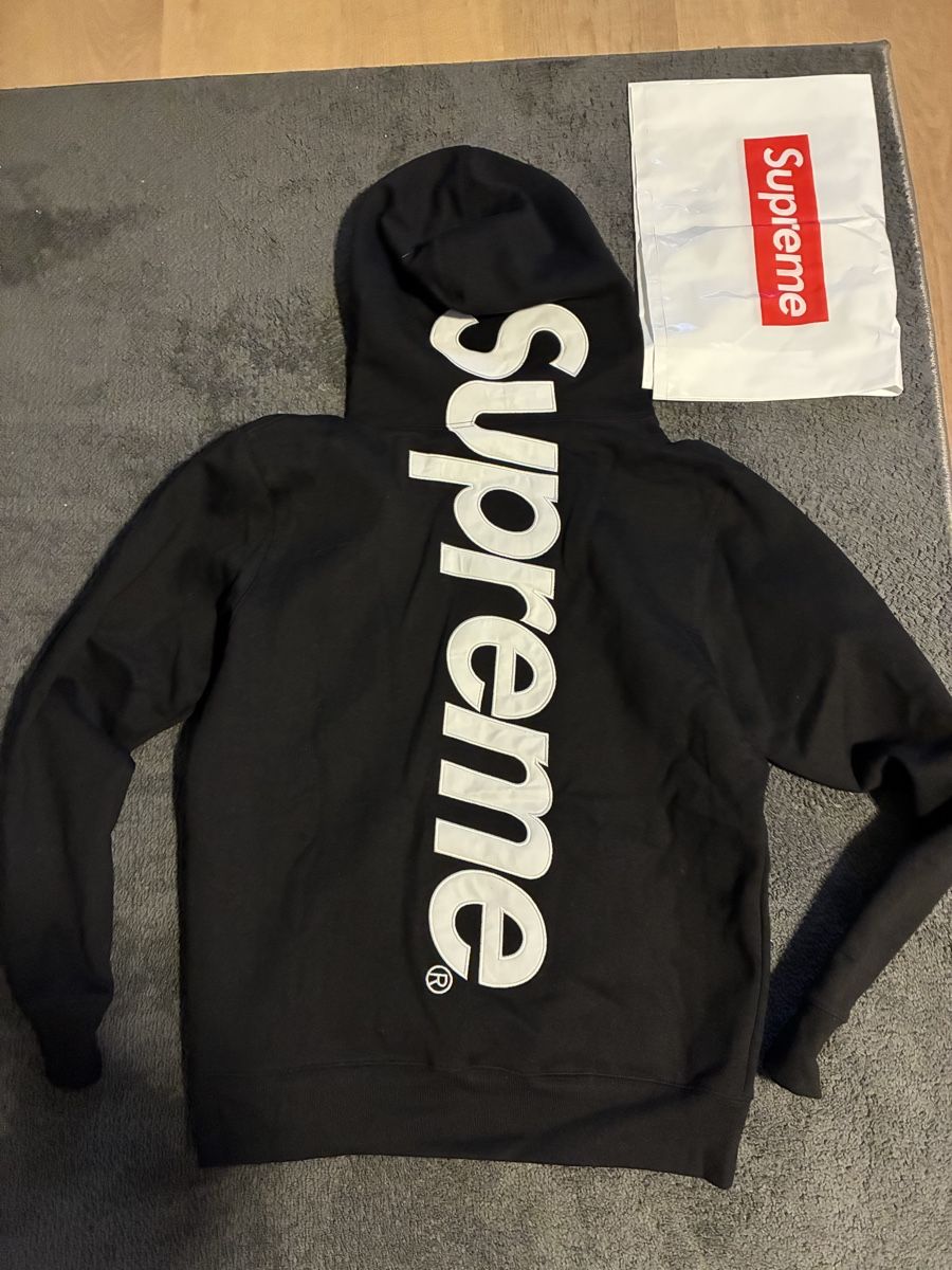Pullover & Sweatshirts: Supreme Kapuzenpullover – Neu und originalverpackt aus Belp von mikaglauser