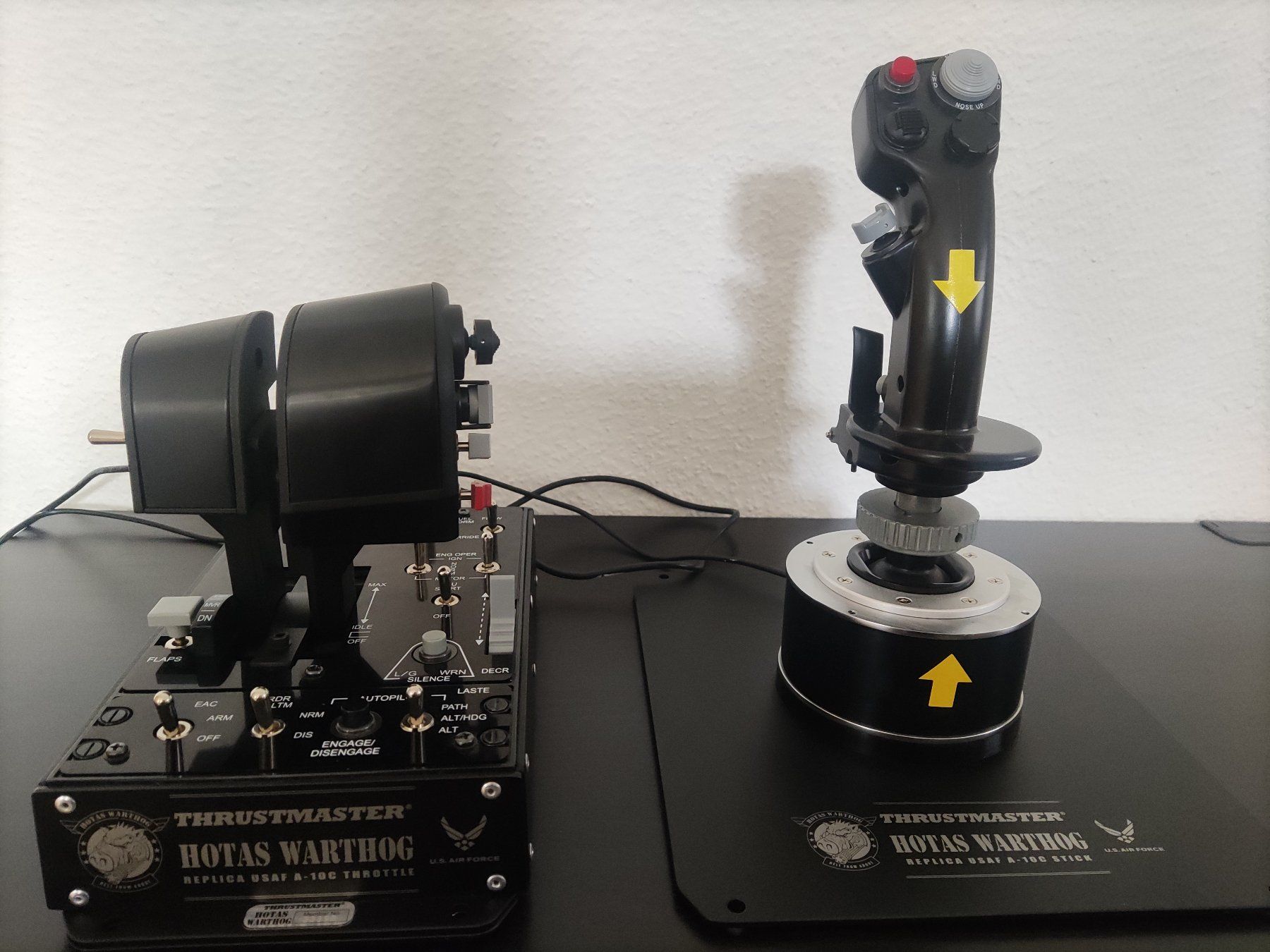 Thrustmaster Controller: Thrustmaster HOTAS Warthog Joystick - So gut wie neu! – Usato da Zürich venduto da stecardo