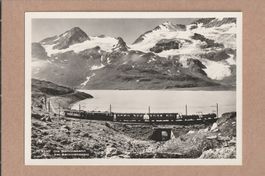 Berninabahn bei Berninahospiz