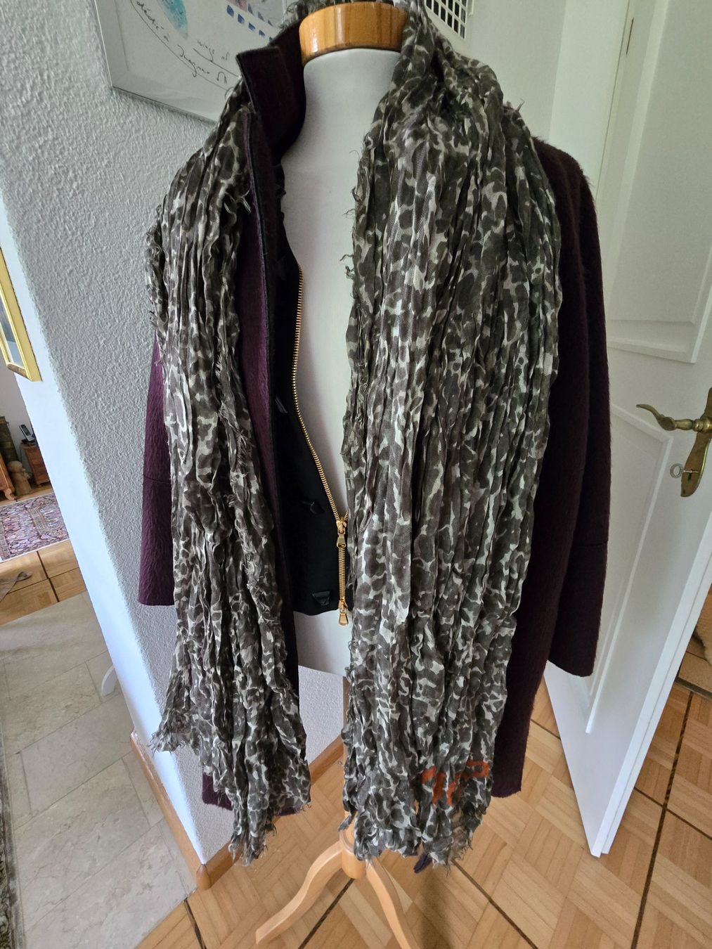 Louis Vuitton Foulard & Sciarpe: Louis Vuitton Stephen Sprouse Leopard Camouflage Schal – Usato da Bottmingen venduto da sandy_2