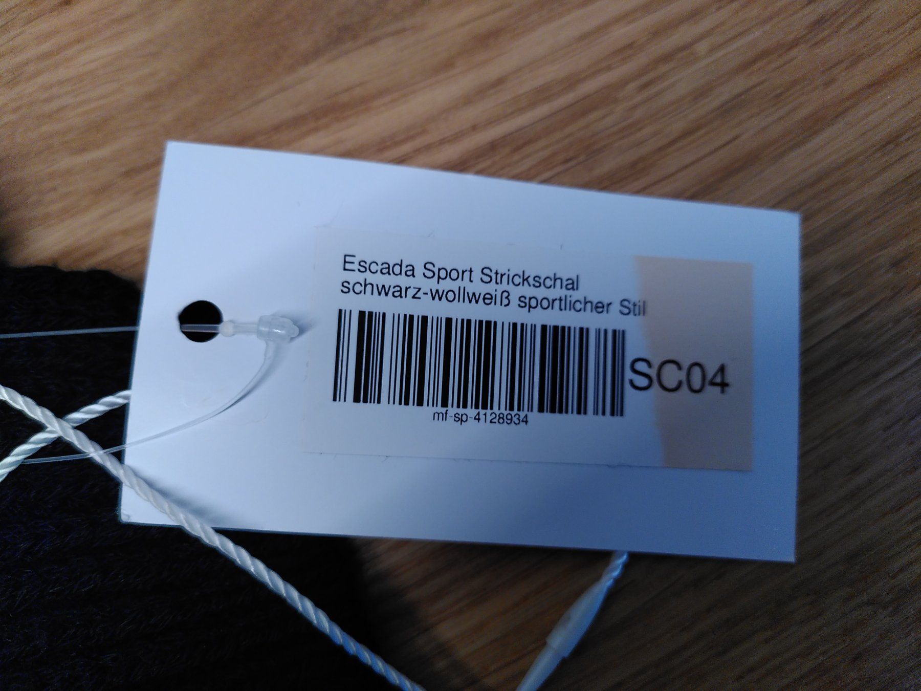Escada Foulard & Sciarpe: Gestrickter Escada-Sport Schal – Nuovo (secondo la descrizione) da Zürich venduto da van_5xbk 2