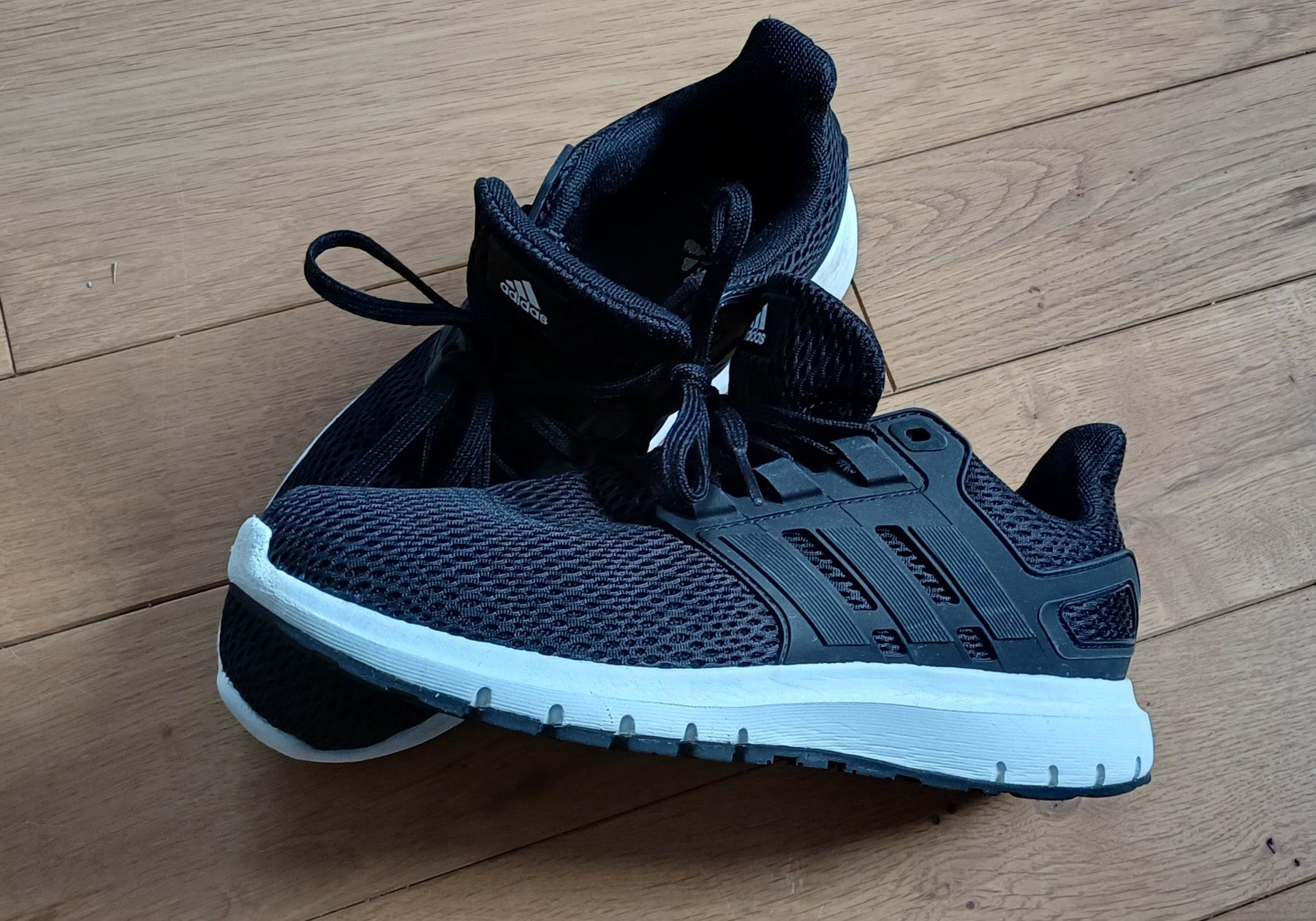 Adidas Scarpe da uomo: ADIDAS Hallenschuhe Gr. 39.5 – Usato da Stallikon venduto da Melin08 1