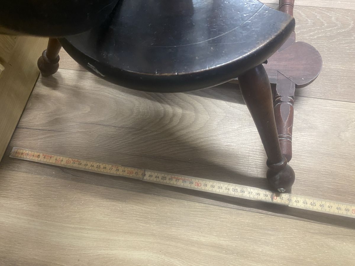 Ruote per filare: Antikes Holz-Spinnrad: Rustikale Volkskunst – Usato da Moosseedorf venduto da chaschu 4