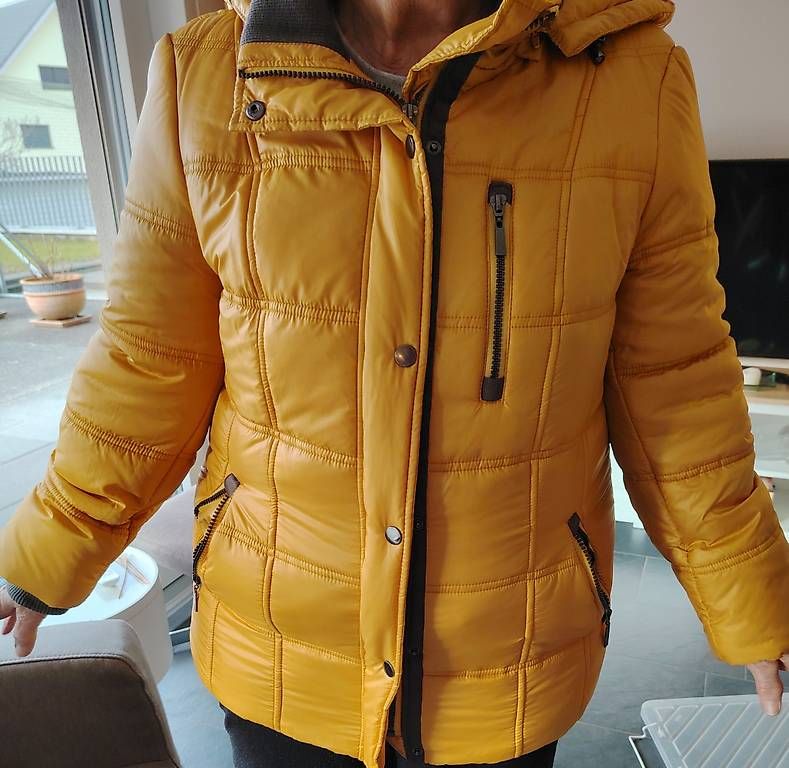 Giacche: Winterjacke Kurzgrösse 20 = 40 – Usato da Wilen b. Wollerau venduto da Karin1985