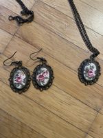 Vintage Bronze Floral Jewelry Set: Necklace & Earrings!