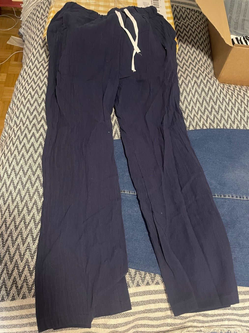 Pantaloni: Dunkelblaue Hosen mit elastichem Bund – Nuovo e nell'imballaggio originale da Zürich venduto da jandra01