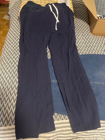 Dunkelblaue Hosen mit elastichem Bund