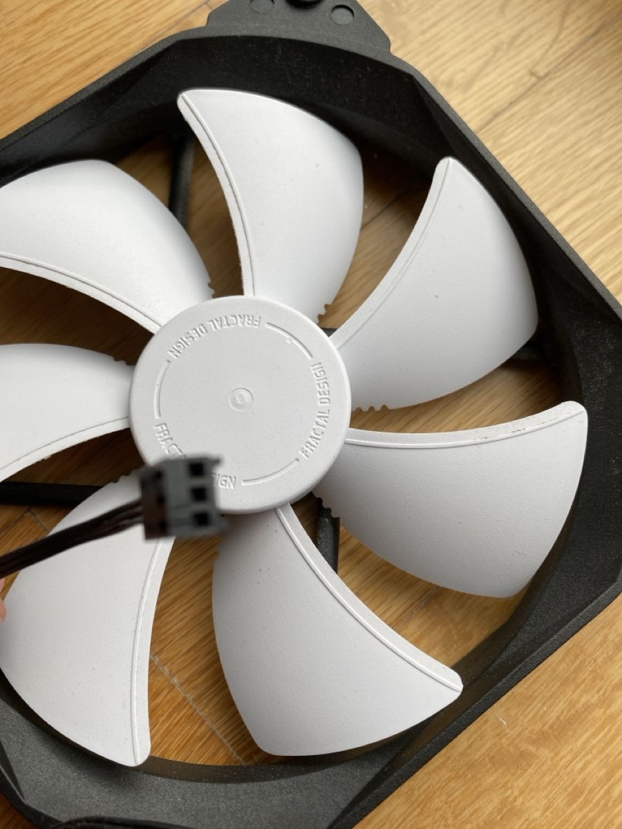Fractal Ventilatori: 2 x Fractal Dynamic GP-14 – Usato da Winterthur venduto da x_p_6xf7 2