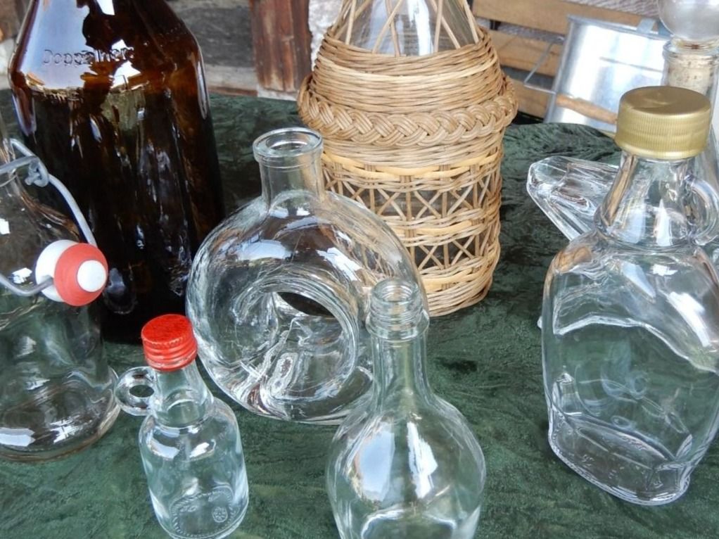 Contenitori & Simili: 8ER SET GLASFLASCHEN RUSTIKAL ( EINMACHGLÄSER ) – Usato da Huttwil venduto da Kunterbuntli