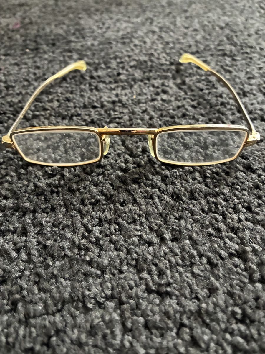 Occhiali & Lenti: Lesebrille goldfarben mit Etui – Usato da Bolligen venduto da Vroni23 1