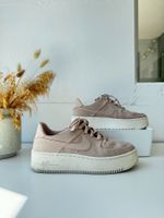 Nike Air Force 1 Sage in Altrosa