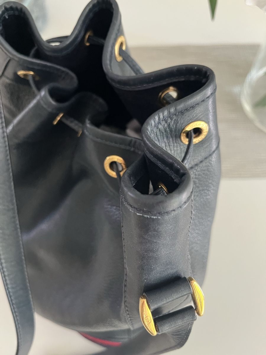 Gucci Borse: Gucci Vintage Navy Bucket Bag – Usato da Männedorf venduto da Helenanne 2