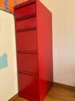 Korpus rot metall, abschliessbar / H:145 / T: 60 / B: 40
