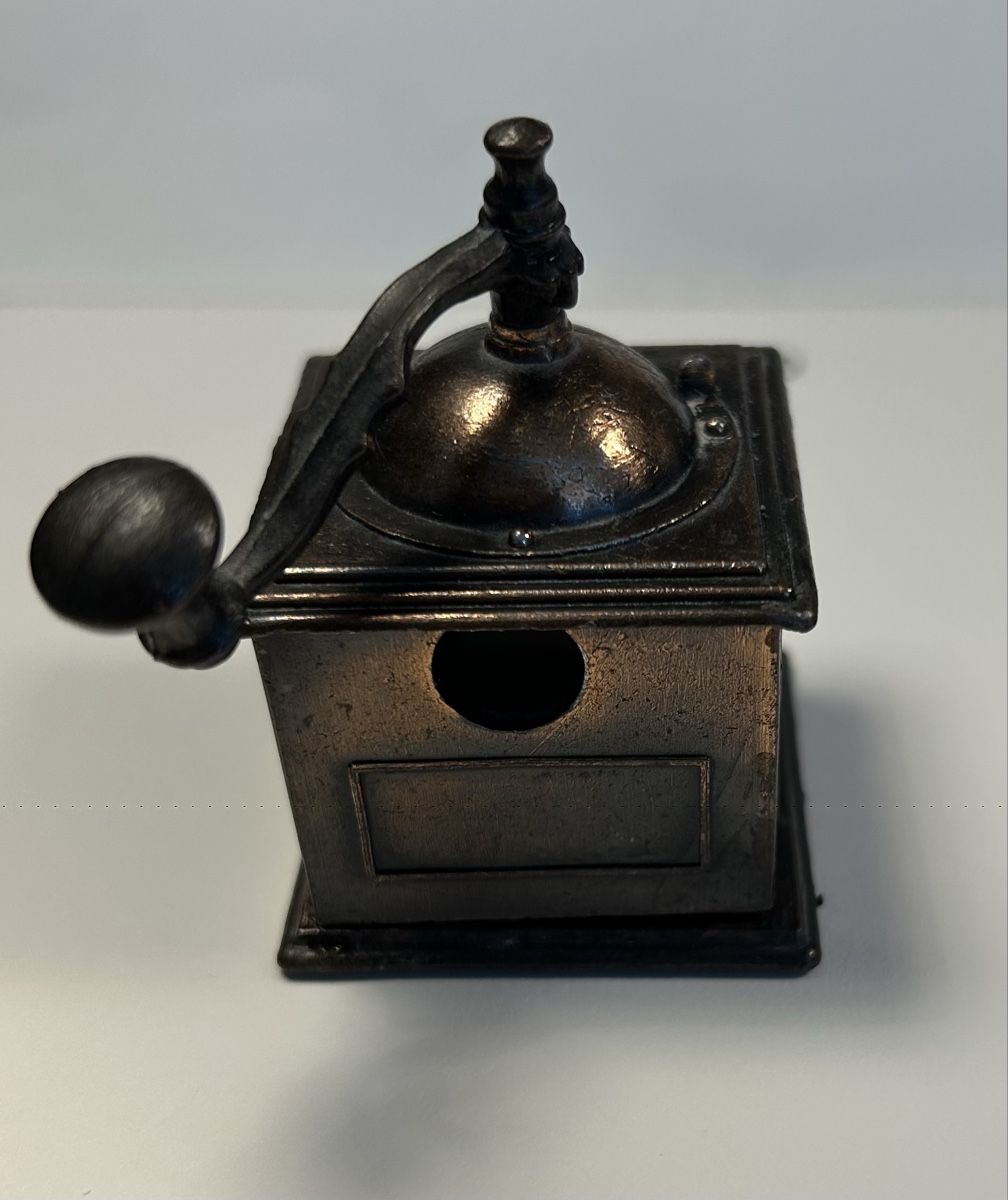 Tutte le decorazioni: Antike Mini Lot: Kaffeemühle, Telefon, Kasse, Eule, Huhn – Usato da Bern venduto da mon_622y 4