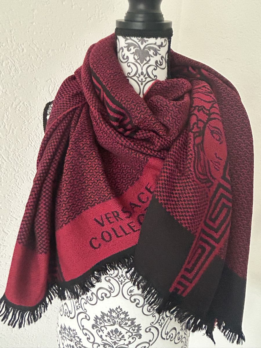 Versace Foulard & Sciarpe: Sciarpa VERSACE – Nuovo (secondo la descrizione) da Locarno venduto da Matic04 1