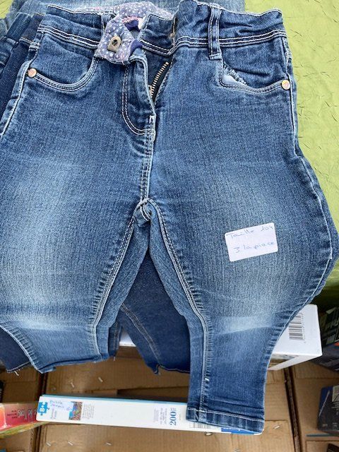 Pantaloni: 3 jeans enfants – Usato da Cossonay-ville venduto da cecile1235 2