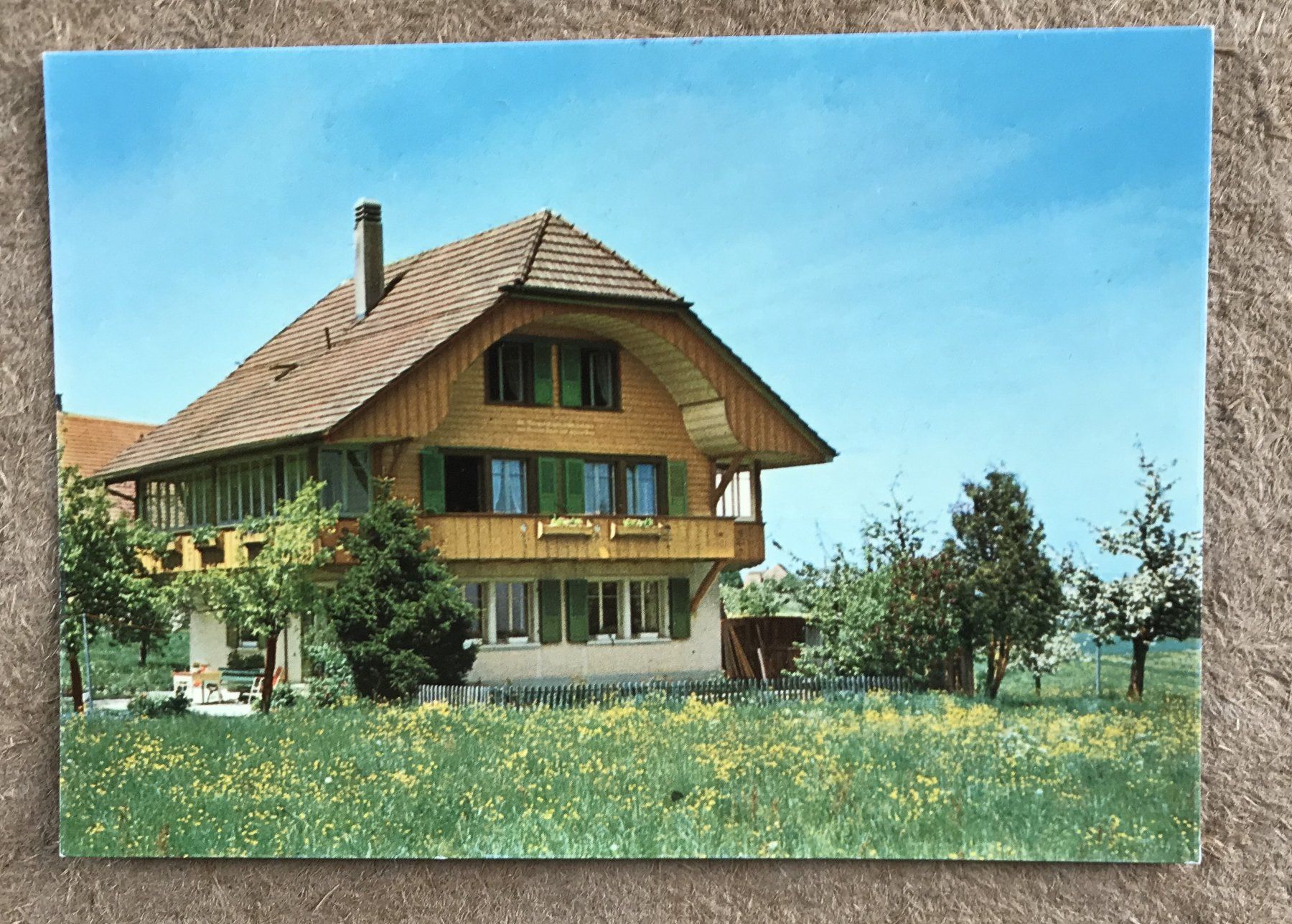 Cartoline postali: ANSICHTSKARTE FERIENHEIM WALDRAND 3087 NIEDERMUHLERN BE – Usato da Ostermundigen venduto da wini63