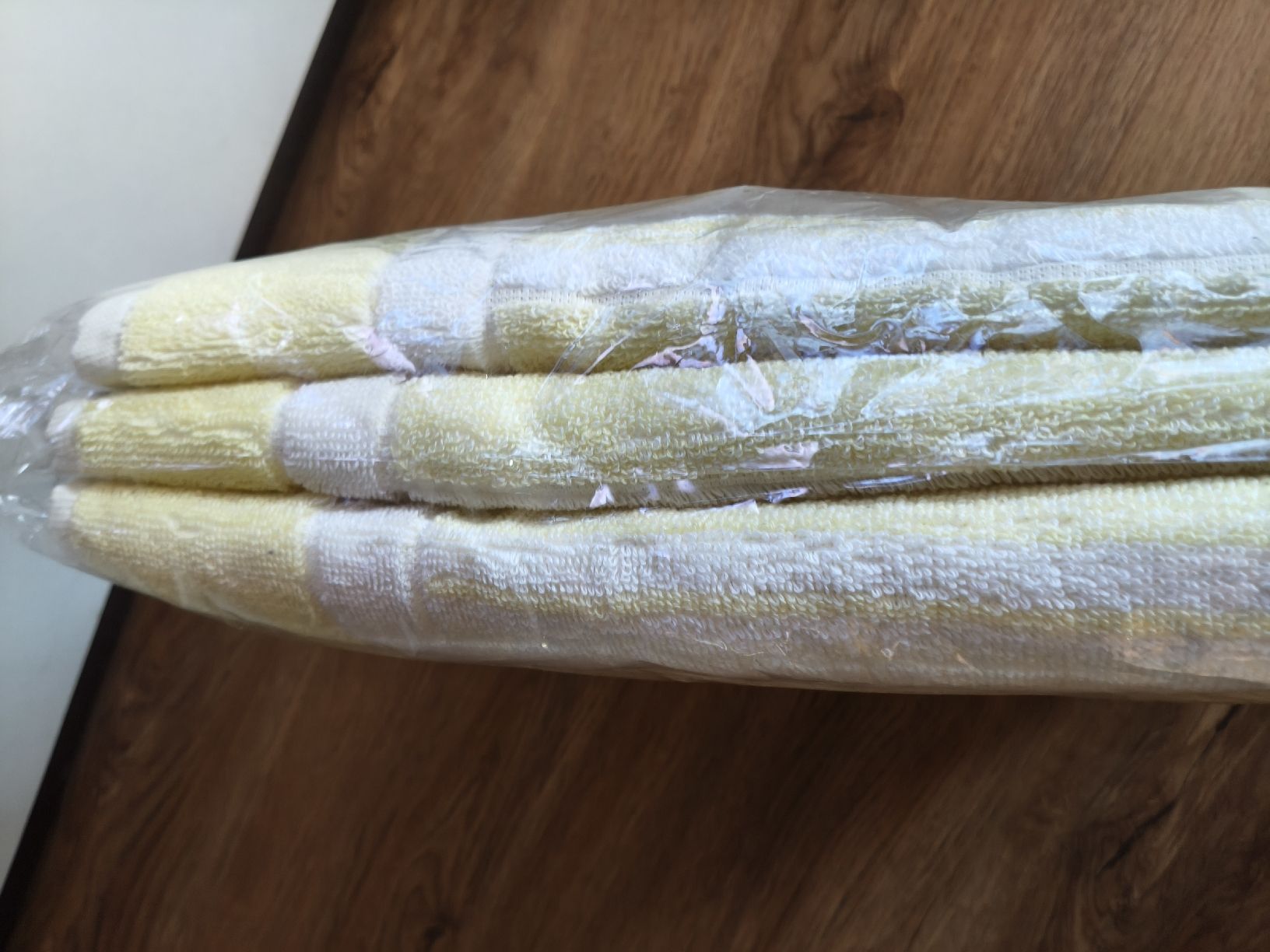 Serviettes de bain: Frottier set Gelb – Neuf avec emballage d'origine à Stansstad par Falcon-Crest 2