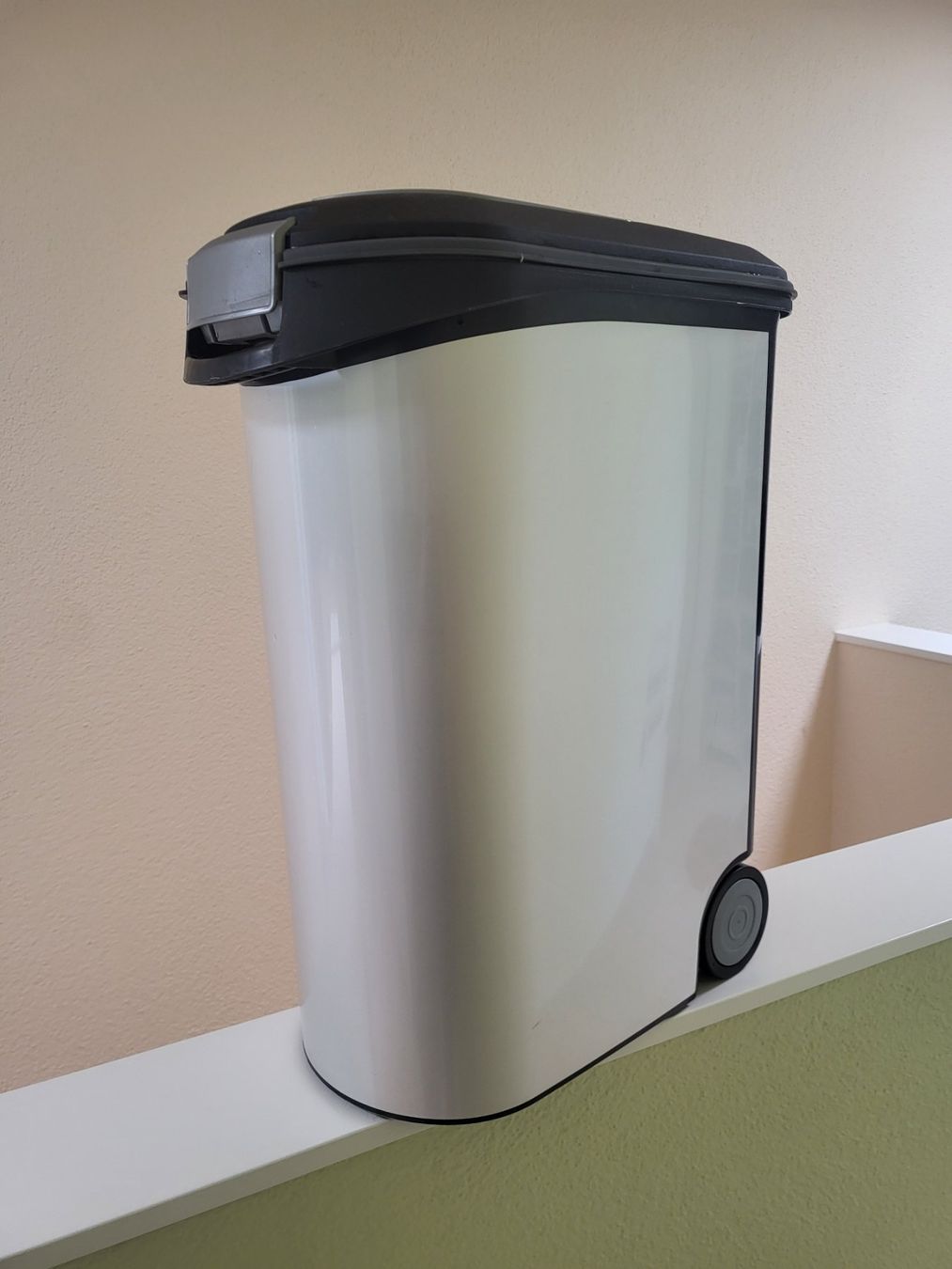 Fütterungssysteme: Futter Container – Gebraucht aus Lenzburg von Janine847