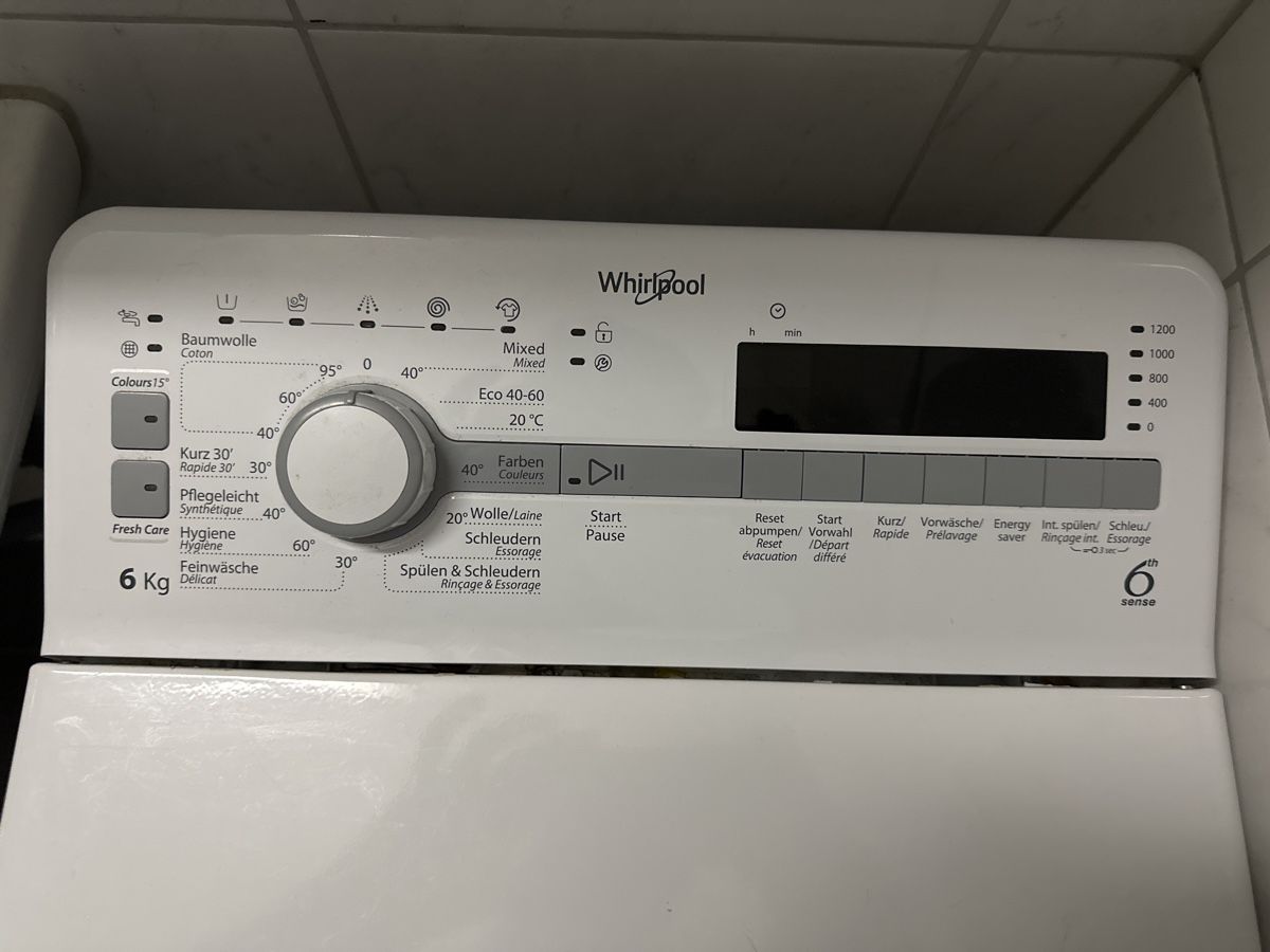 Whirlpool Waschmaschinen: Wasmachine Whirlpool 6th sense – Gebraucht aus Unterägeri von  1