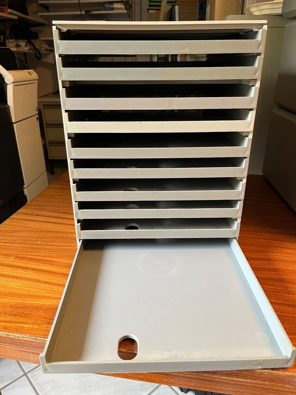 Systemes d'archivage: Boîte de rangement A4 à 10 casiers – D'occasion à Moutier par Loco65