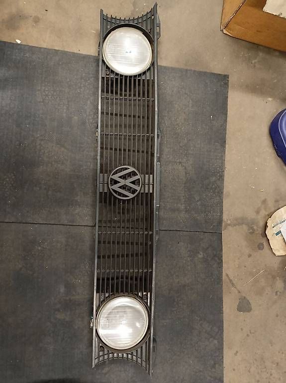 Tutti pezzi di ricambio auto: mascherina centrale VW Golf 1 – Usato da Bironico venduto da aut_v8ks