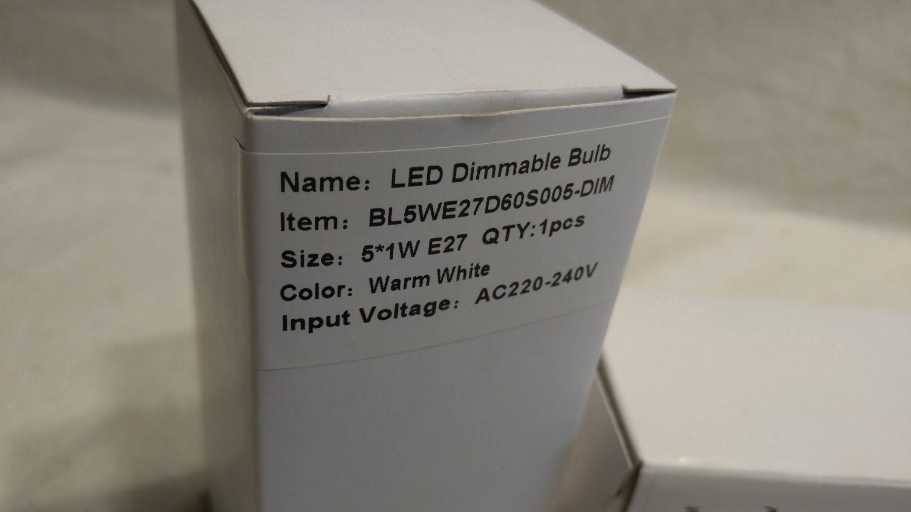 Lampade: 2Stk. Dimmbare Warmweisse LED's E27 (x697) – Nuovo (secondo la descrizione) da Däniken SO venduto da Profog1 1