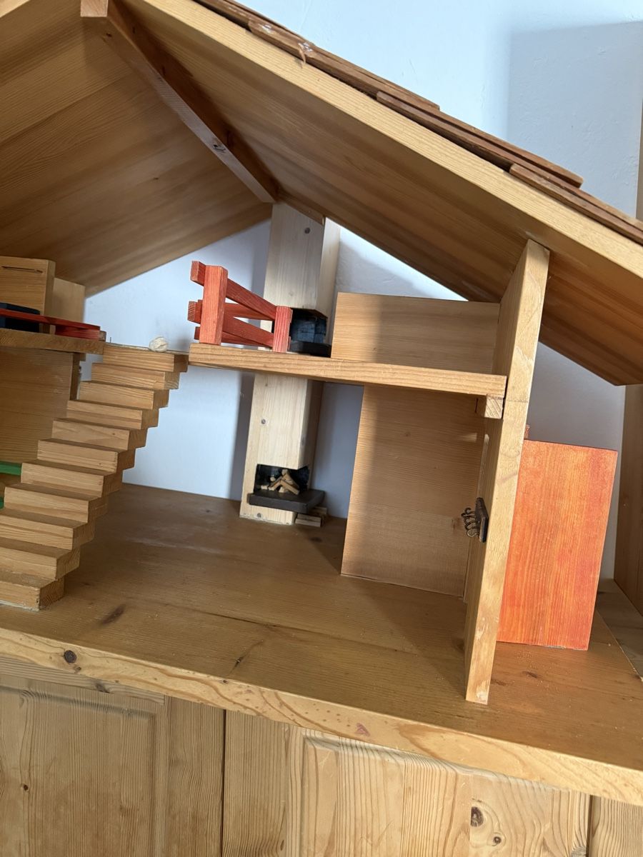 Maisons & Meubles de poupées: Grosses Puppenhaus – D'occasion à Lungern par Blauhausfrau 1