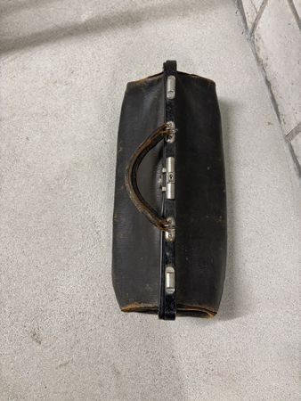 Antike Arzttasche, Leder