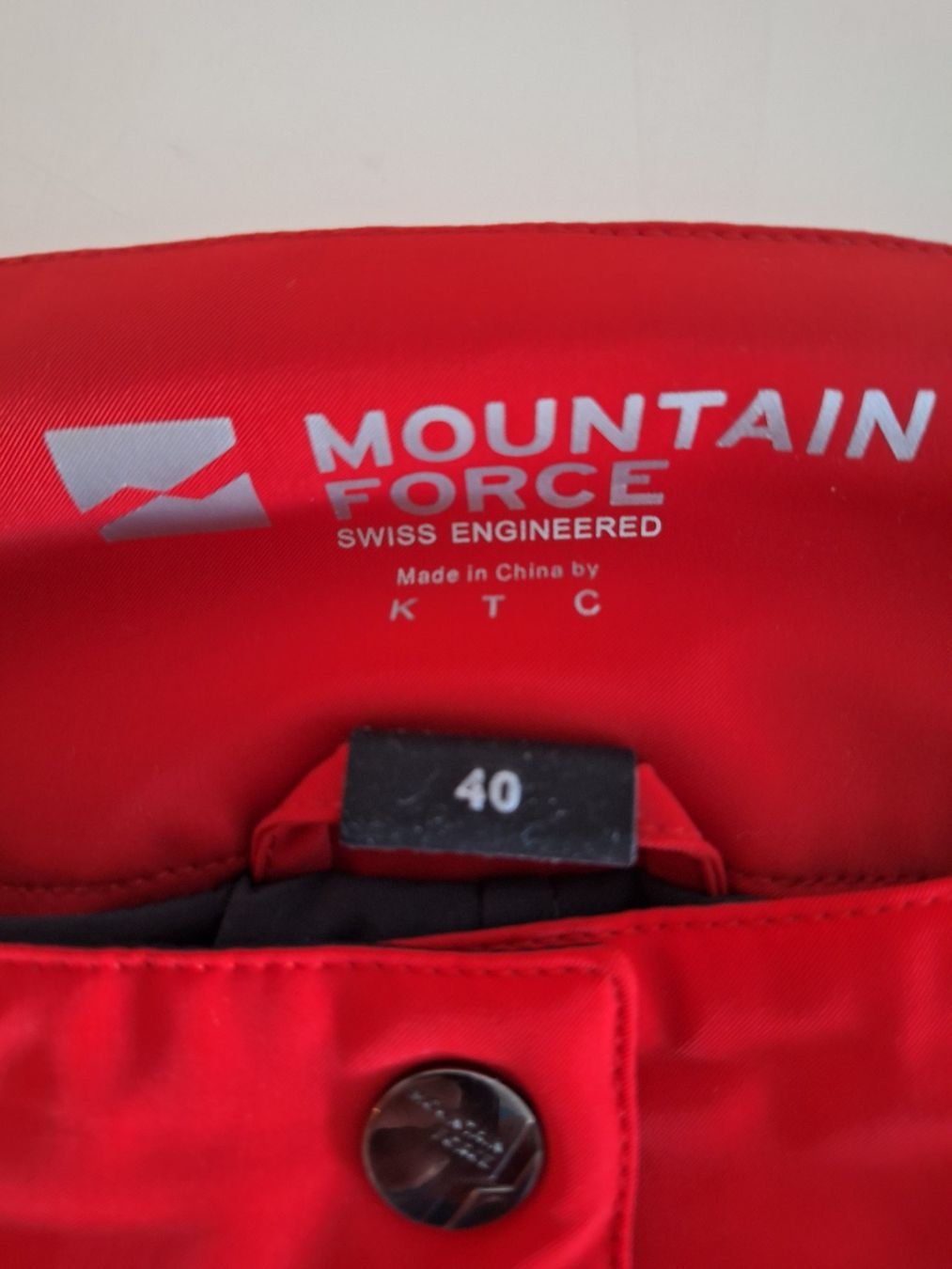 Mountain Force Hosen: Mountain Force Damenskihose, Grösse 40. Rot – Gebraucht aus Glattbrugg von Rene1766 3