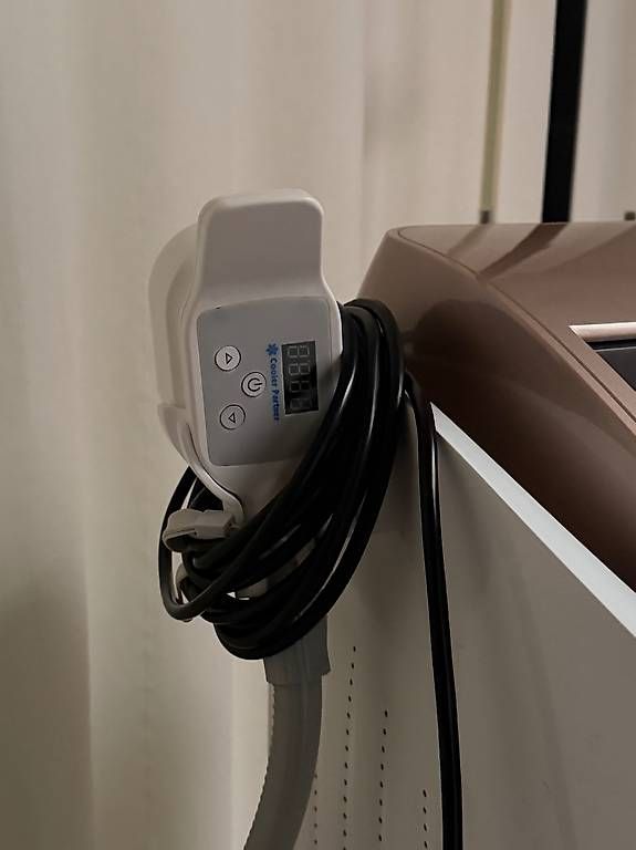 Medizinische Geräte: Haarentfernung Hochleistungslaser Gerät (Sapphire 3 MAX – Gebraucht aus Winkel von taa_s7y5 3