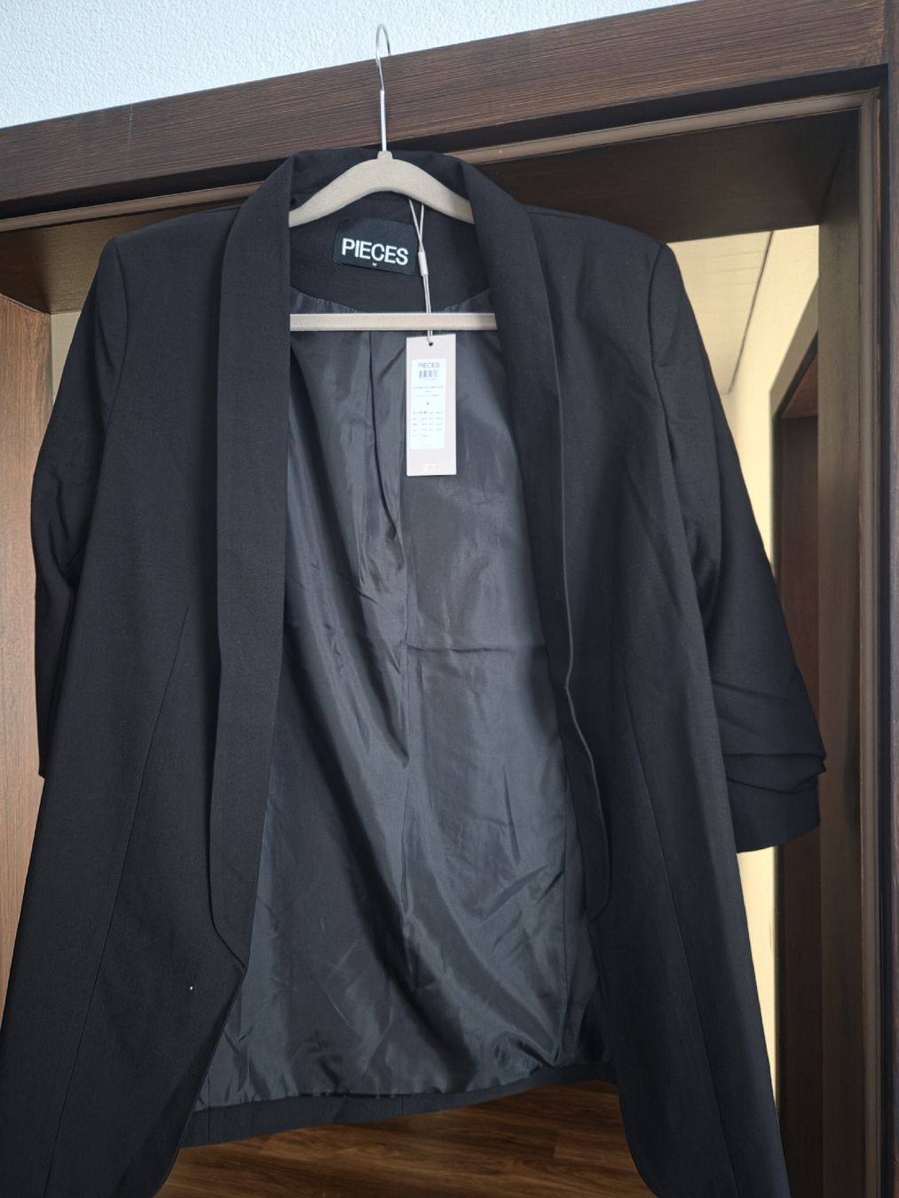 Pieces Giacche: Pieces schwarzer Blazer Gr M mit Etikett – Nuovo (secondo la descrizione) da Altishofen venduto da tammy05