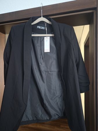 Pieces schwarzer Blazer Gr M mit Etikett 