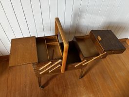 Nähkasten aus Holz mit Rollen