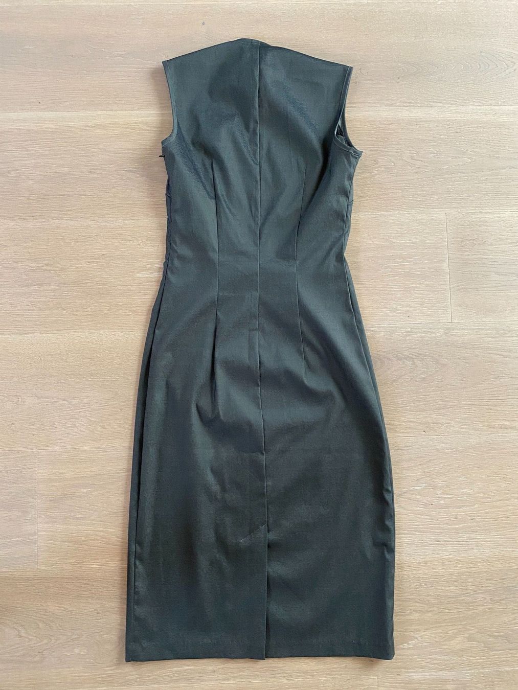 Vestiti: Grau glänzendes Cocktailkleid Gr 34 – Usato da Winkel venduto da Flyhy2020 2