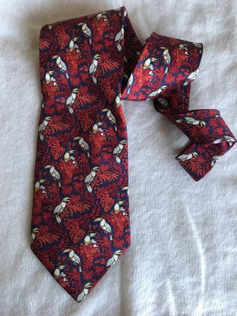 Cravate YSL, 100% soie bleue rouge, motif toucans jungle