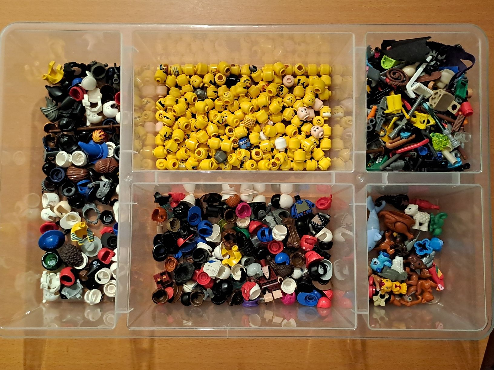 Lego Spielzeuge: Lego Figuren Teile  Versand möglich  – Gebraucht aus Kestenholz von Knox1973