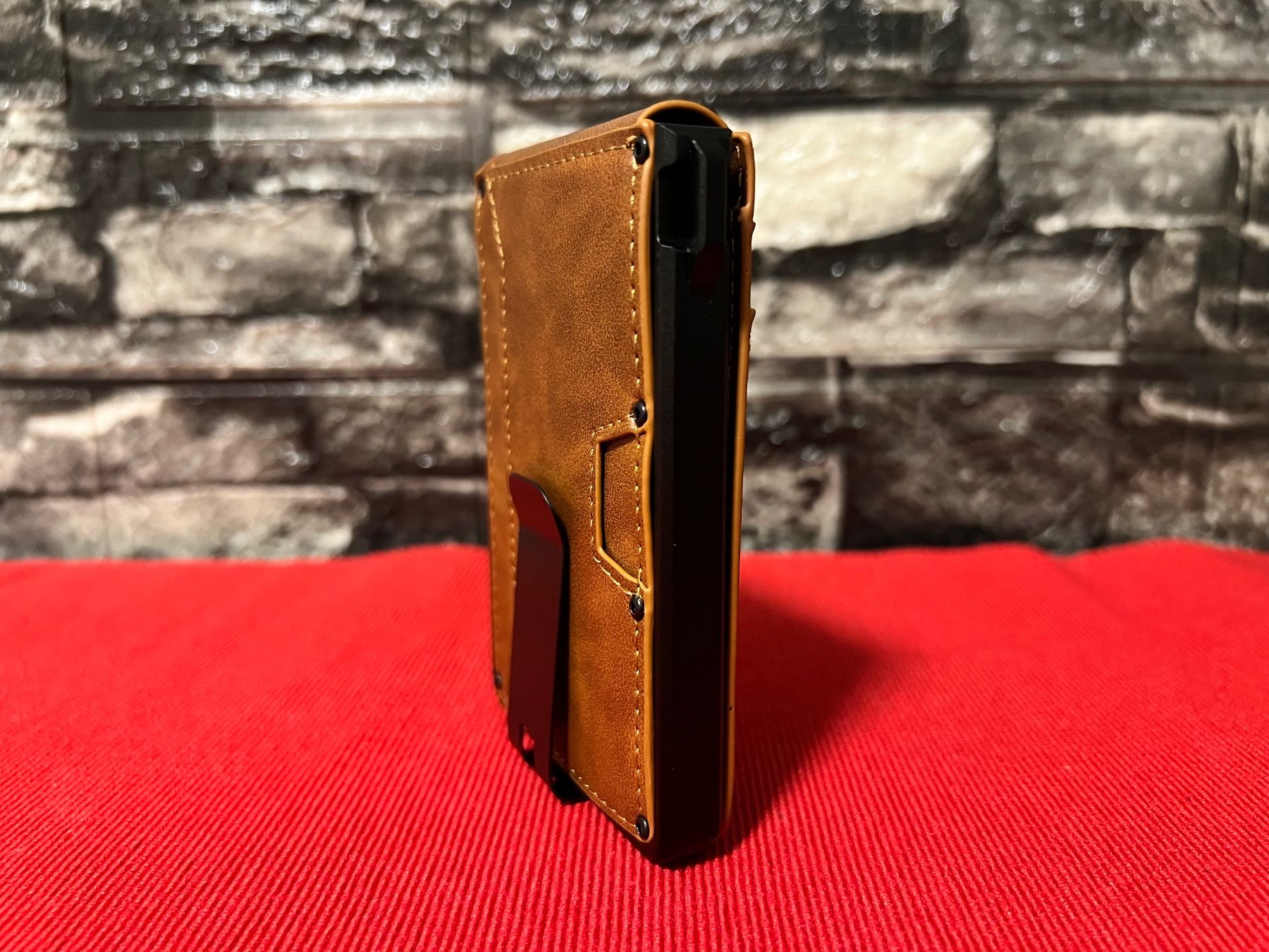 Brieftaschen: Schmales Portemonnaie, mit Clip – Neu und originalverpackt aus Bern von No1e 9