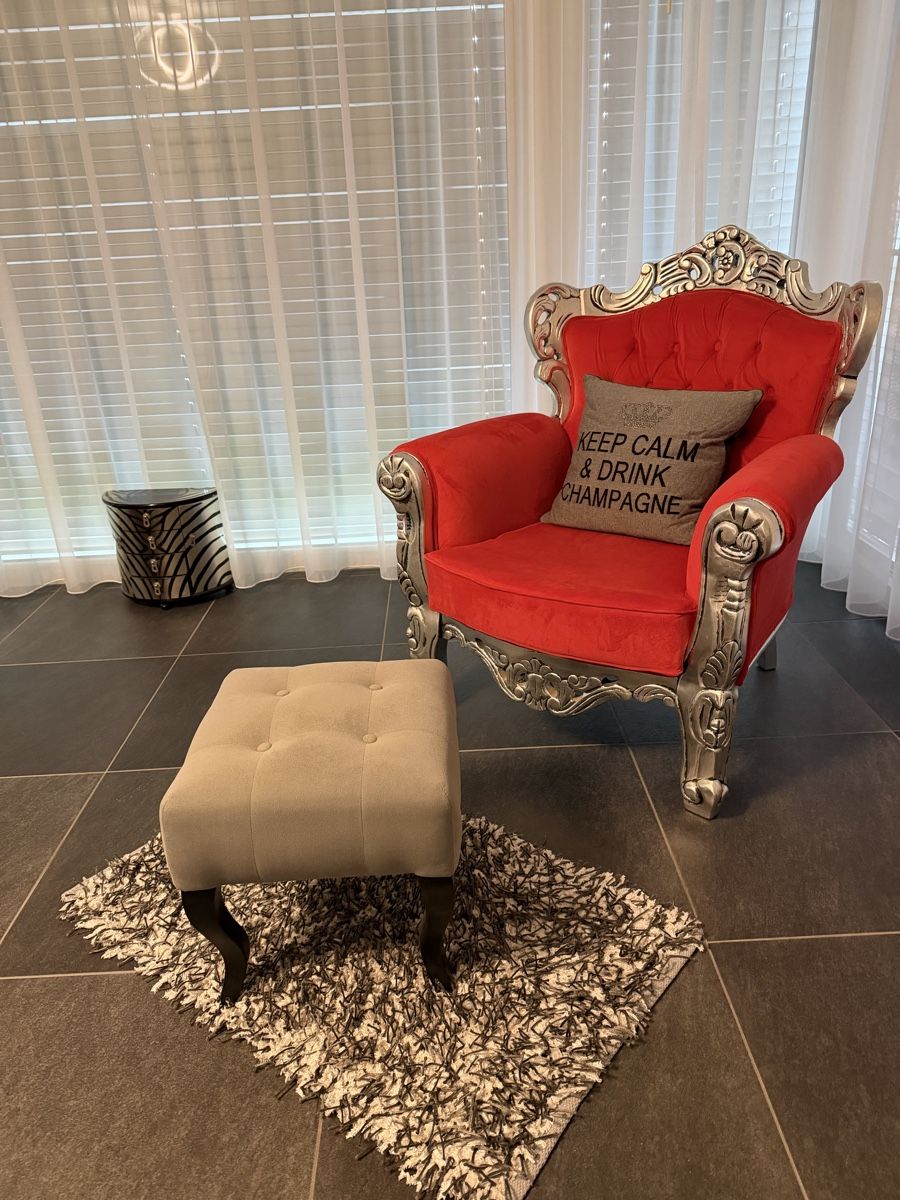Kare Fauteuils: KARE Design Barocksessel mit passendem Hocker – D'occasion à Biel-Benken BL par cor_rmw7