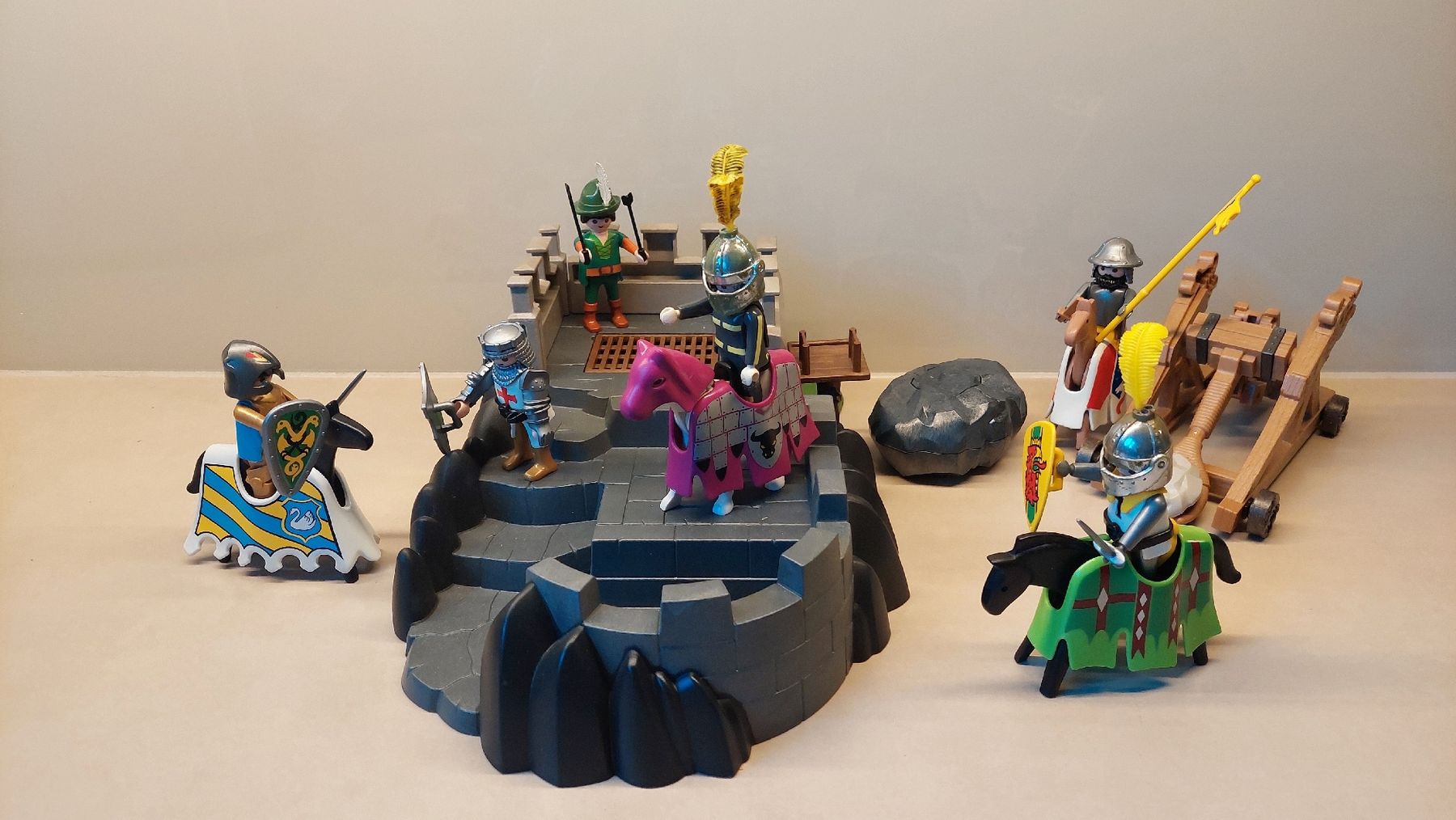 Playmobil Giocattoli: Playmobil Ritterburg – Usato da Wisen SO venduto da Shopoholiker