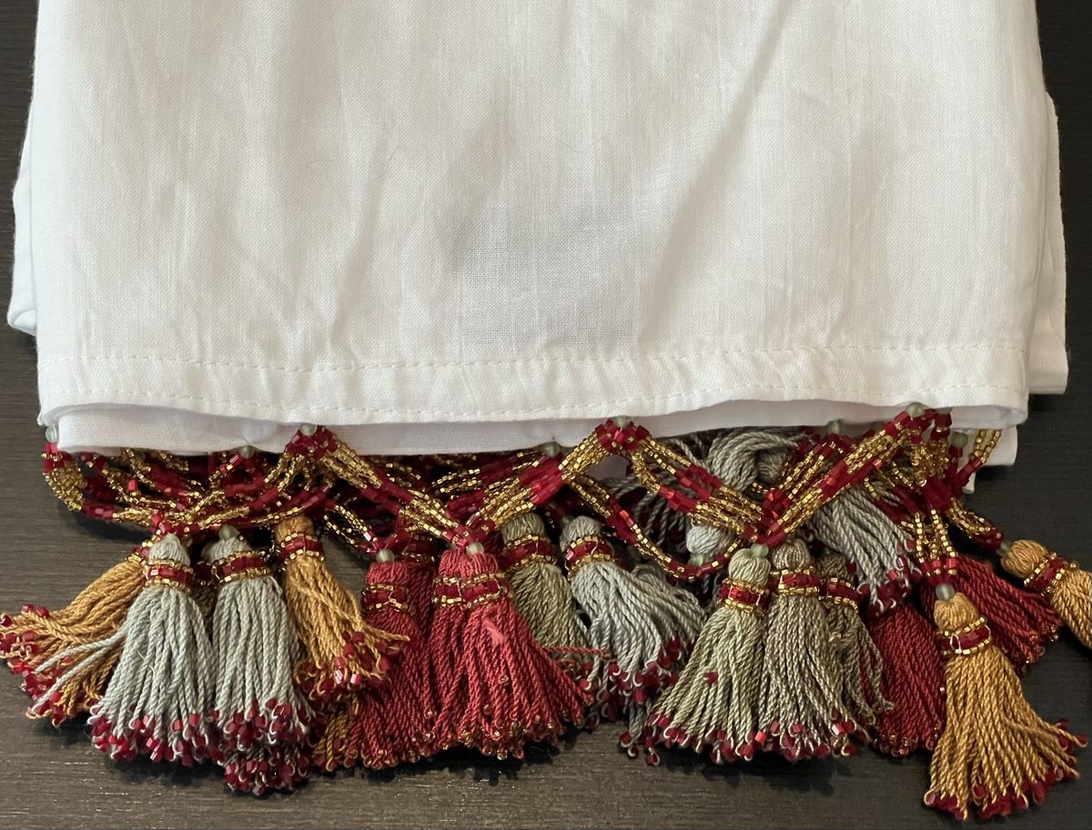 Altra biancheria da tavola: Nappe blanche en coton avec broderies et pompons! – Nuovo (secondo la descrizione) da Genève venduto da DELIRBEADS 8