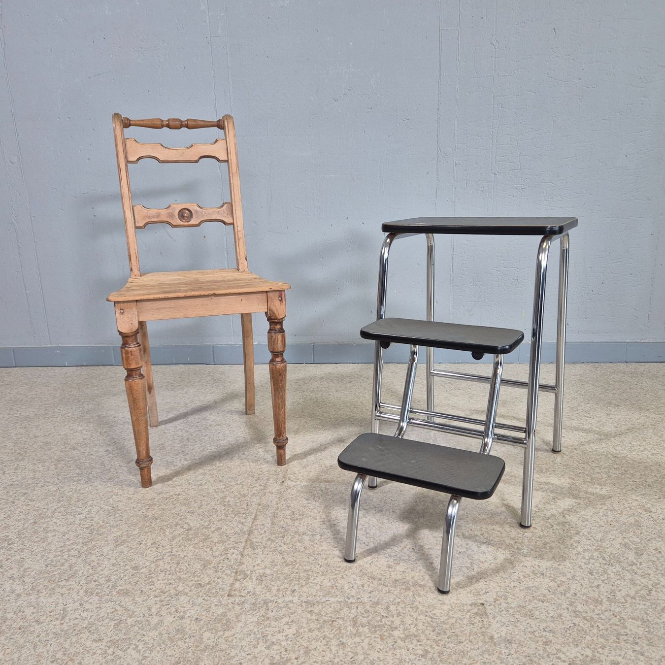 Sgabelli: Step-Stool Tritthocker 3-Tritt Hocker grau – Usato da Nottwil venduto da Wondewa-Shop 1