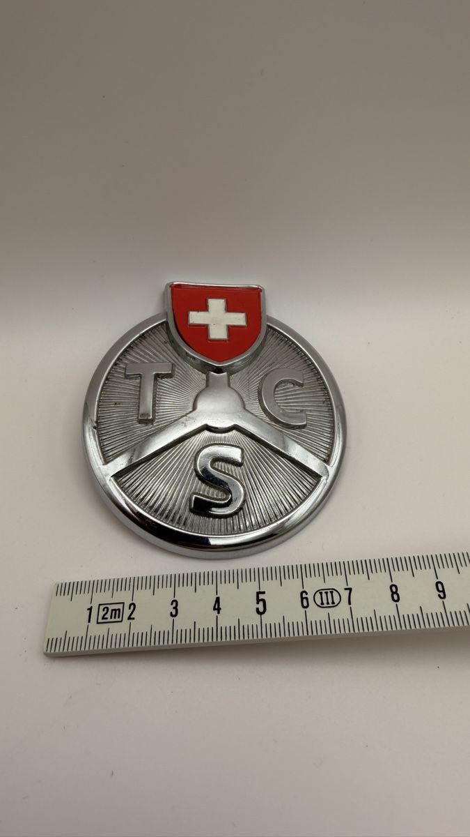 TCS Insegne: Emblem TCS mit Schweizer Kreuz Metall verchromt – Usato da Rotkreuz venduto da perlengott
