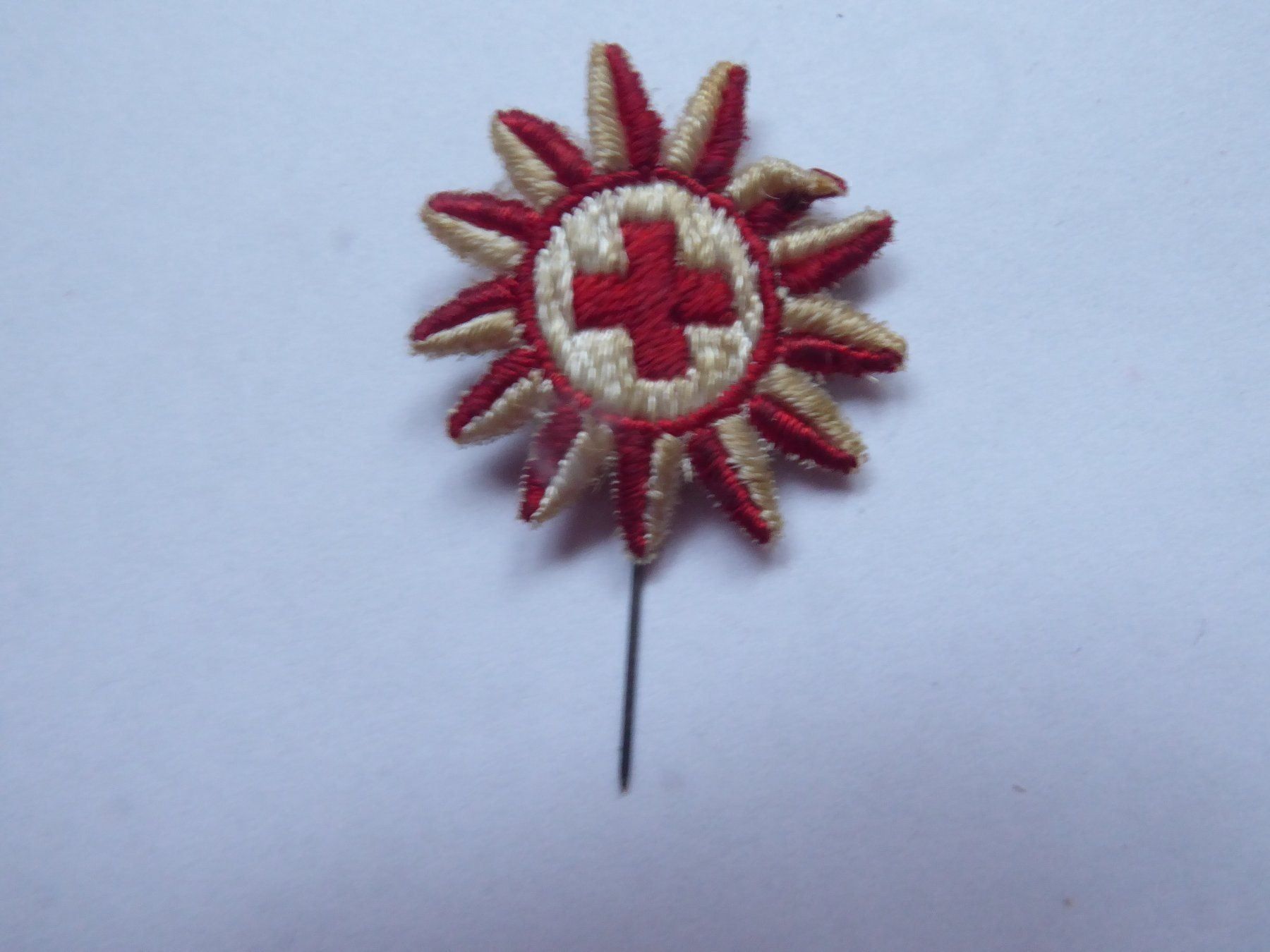 Placchette & Badge: altes Abzeichen vom roten Kreuz – Usato da Zürich venduto da Chaeffeler