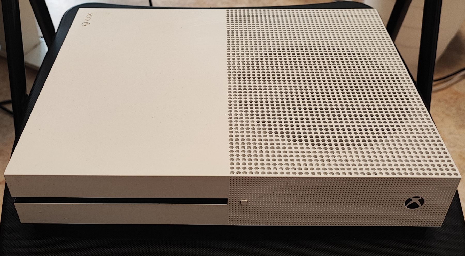 Microsoft Consoles: Xbox one S + 4 jeux – D'occasion à Fribourg par Bastien_Akku-rep