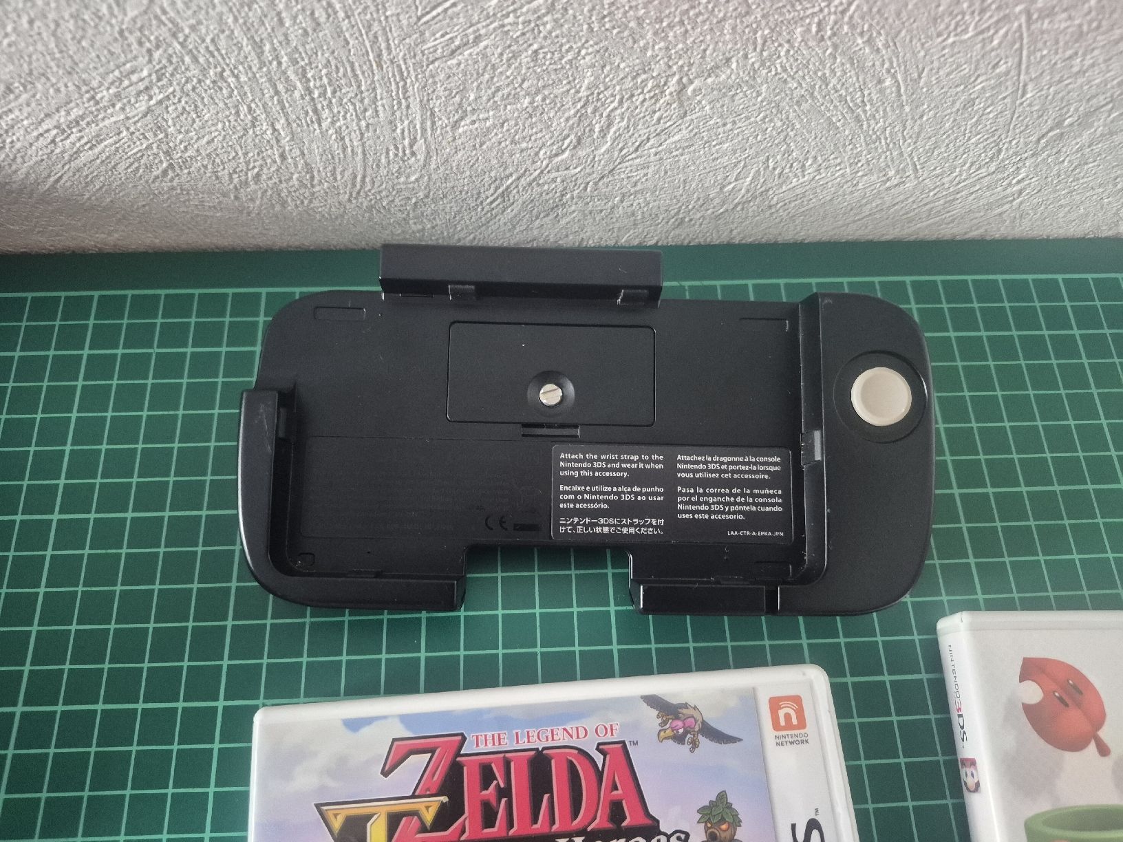 Nintendo Console: Red Nintendo 3DS red Bundle - Zelda, Mario & Accessory! – Usato da Meyrin venduto da Retro-GZ 1