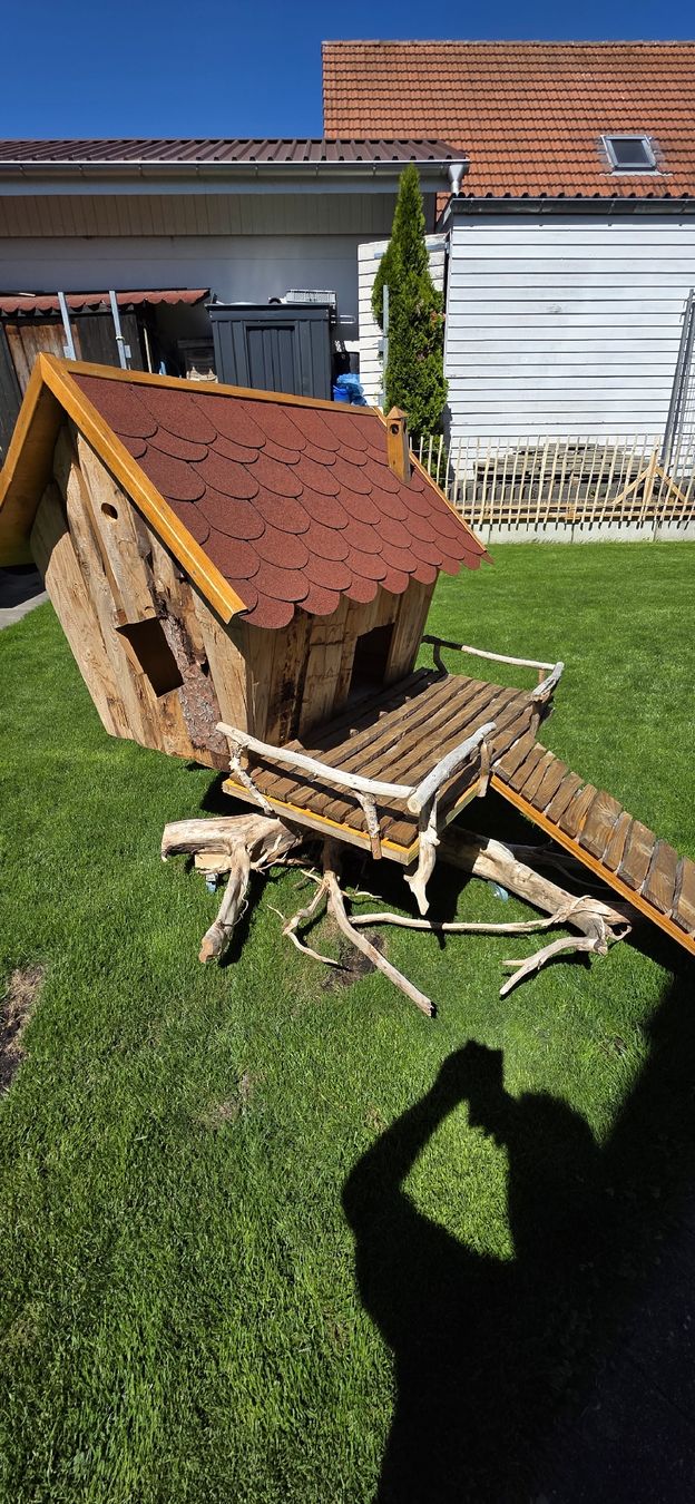 Articoli in legno: Hunde Haus auf Wurzelstock – Usato da Lohn/Ammannsegg venduto da Erwin75 2