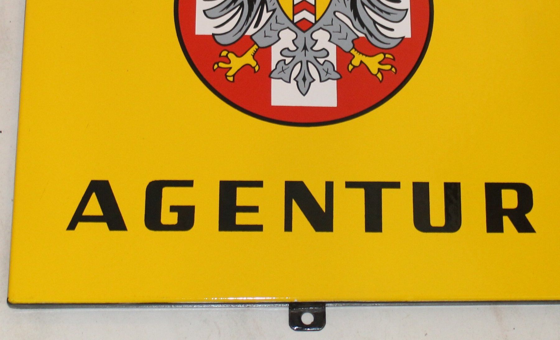 Insegne: Neuenburger Versicherungen Agentur Emailschild CH – Usato da Lüchingen venduto da Aw67 2