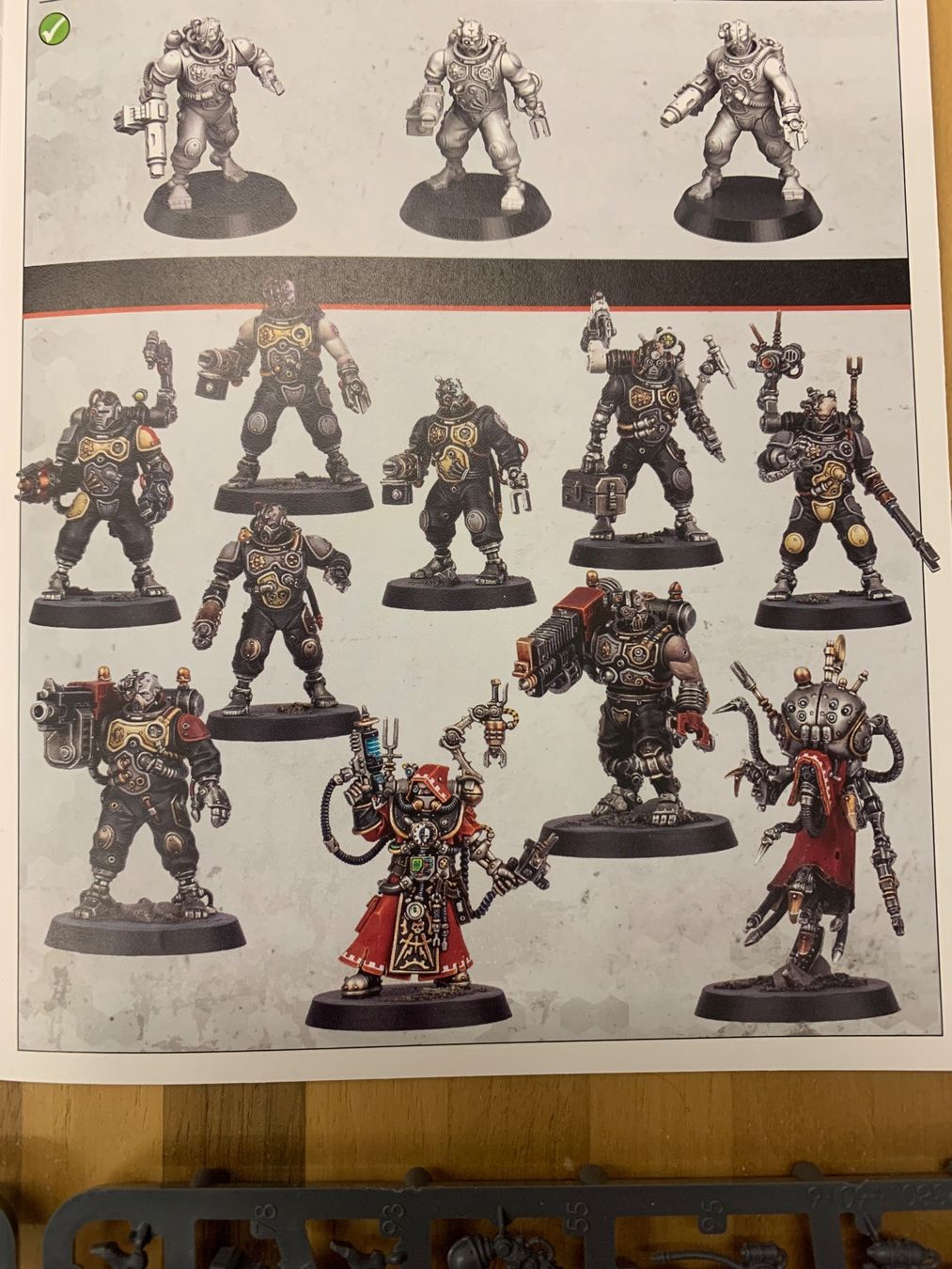 Statuette: Warhammer 40000 Adeptus Mechanicus Kill Team Battleclade – Nuovo (secondo la descrizione) da Winterthur venduto da Compiorg 2